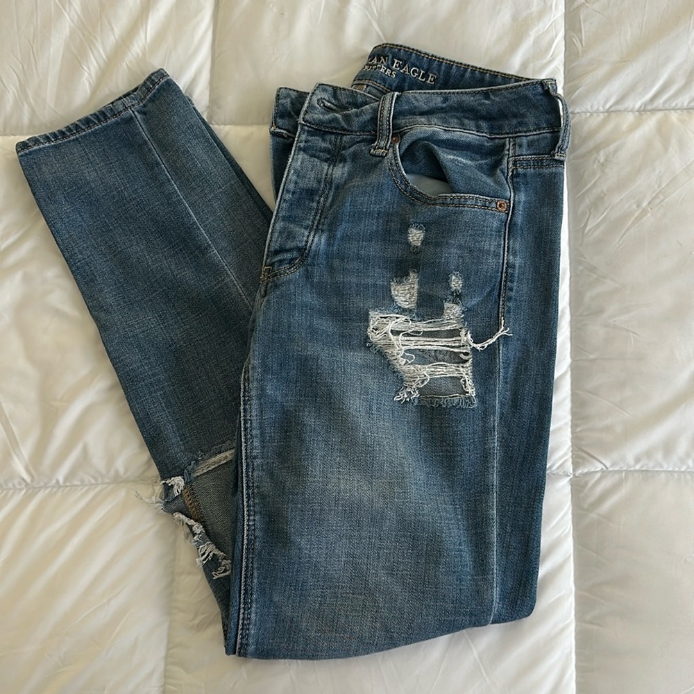 Distressed Straight Leg Jeans